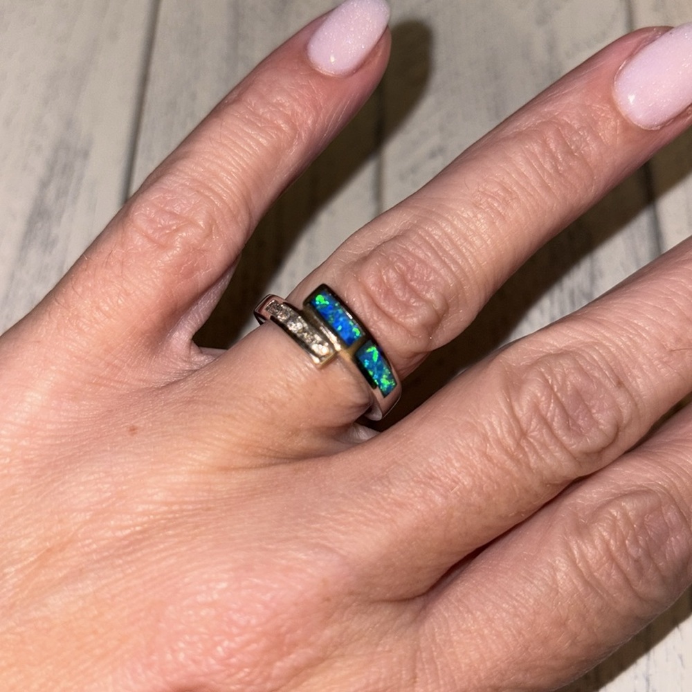Natural Australian Opal Inlay & Topaz 925 Solid Sterling Silver Ring
Sz 7